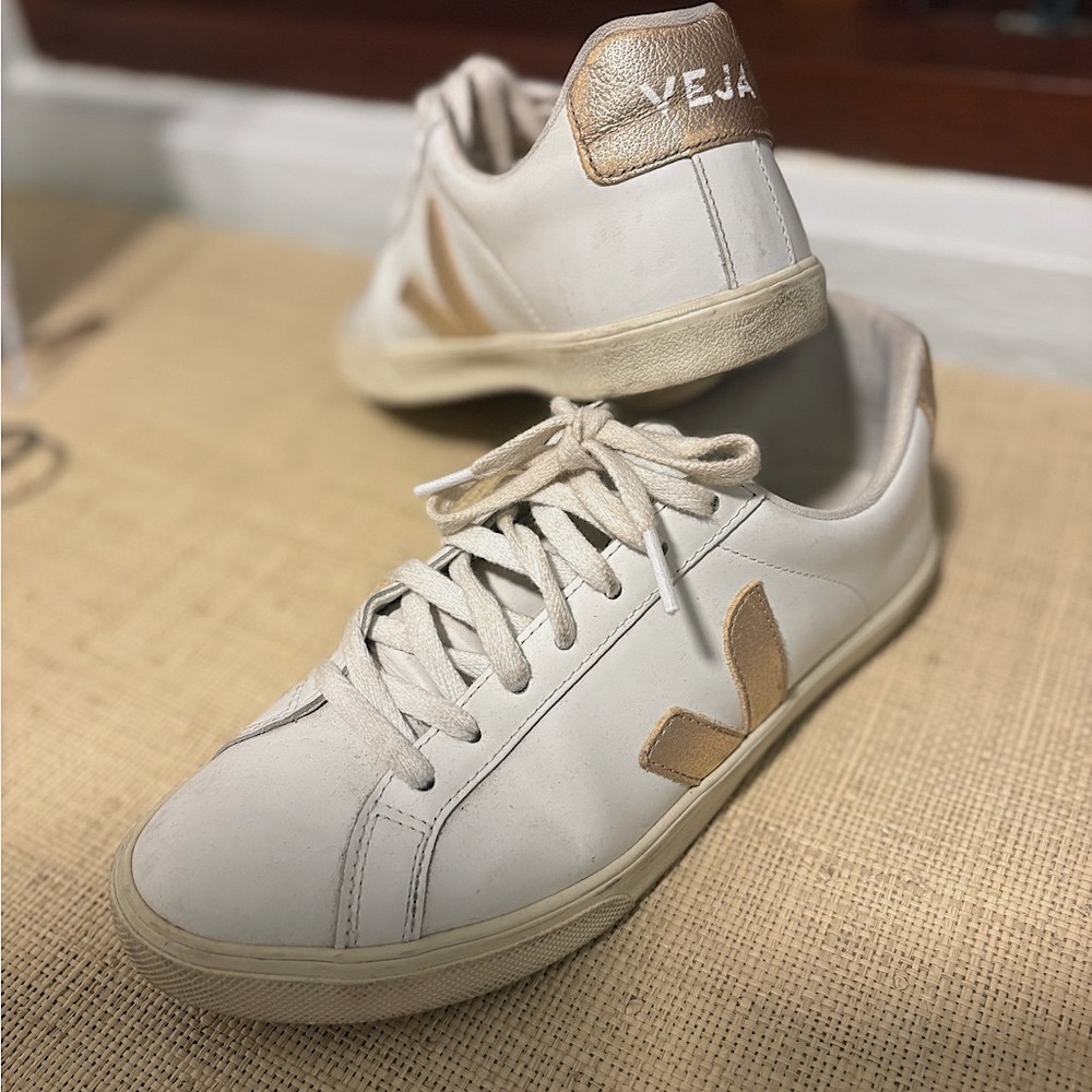 Veja Esplar Sneakers - size 9 - rose gold & white
